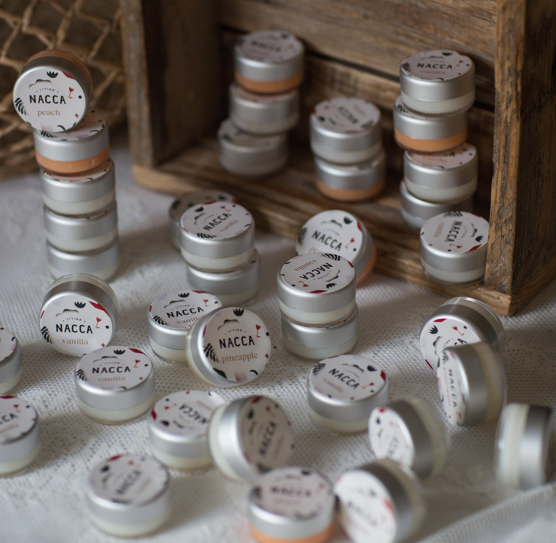 שפתון על בסיס חמאת שיאה - בריח וניל, אננס או אפרסק