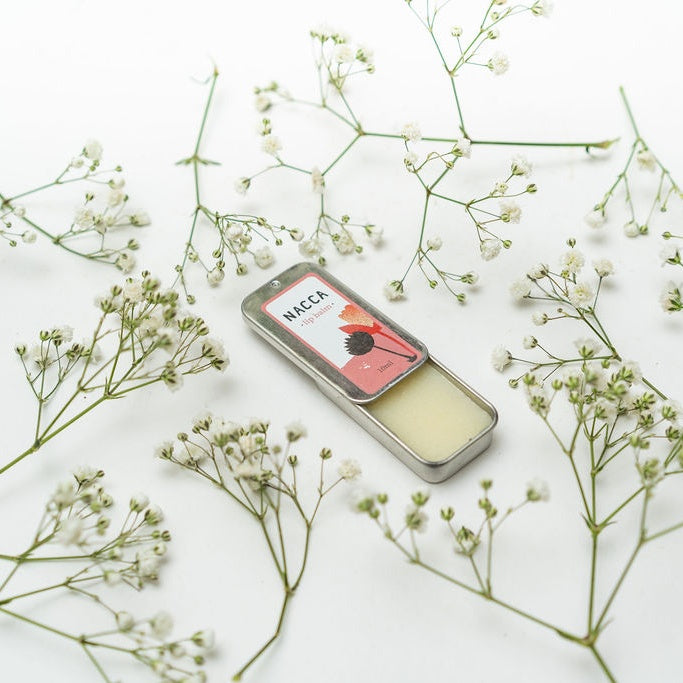 שפתון נגד יובש