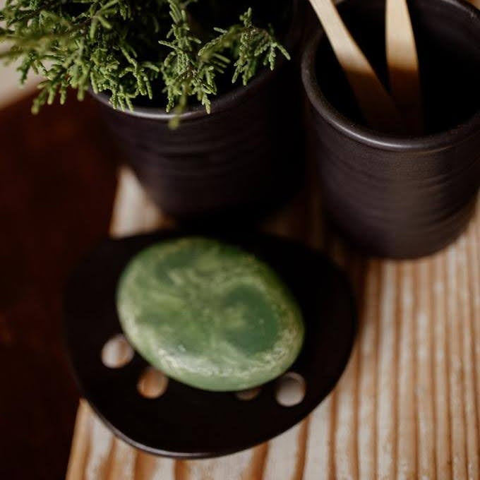 כלי קרמיקה למברשת ומשחת שיניים