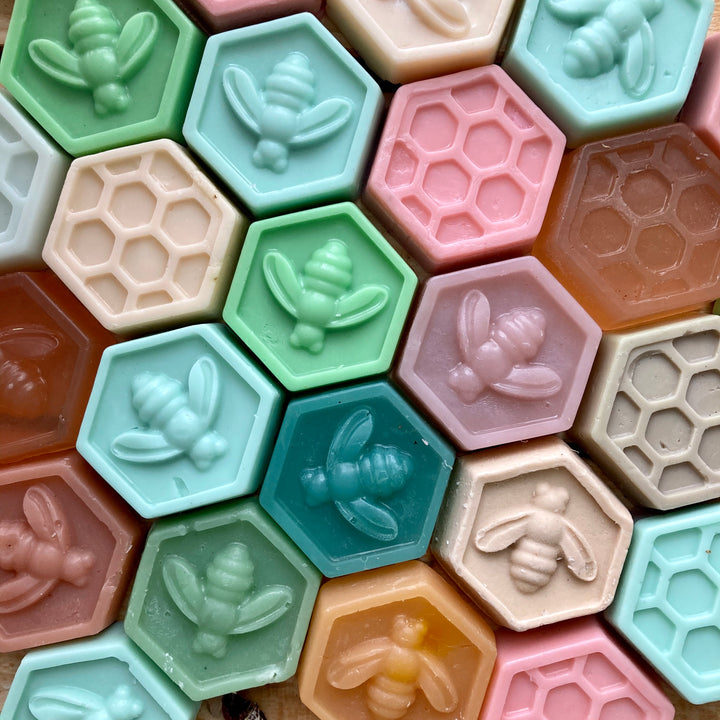 מיני סבון לראש השנה בעיטור דבורה או כוורת