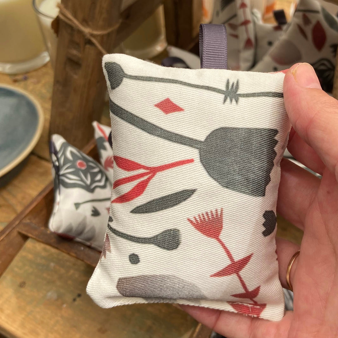 שקית לבנדר מעוטרת פרחים