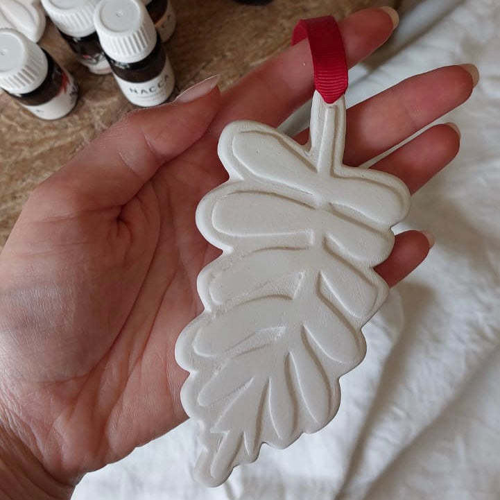 עלה קרמיקה - תליון ריח לרכב