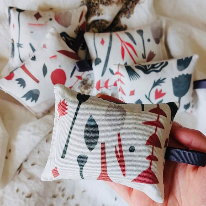 שקית לבנדר מעוטרת פרחים