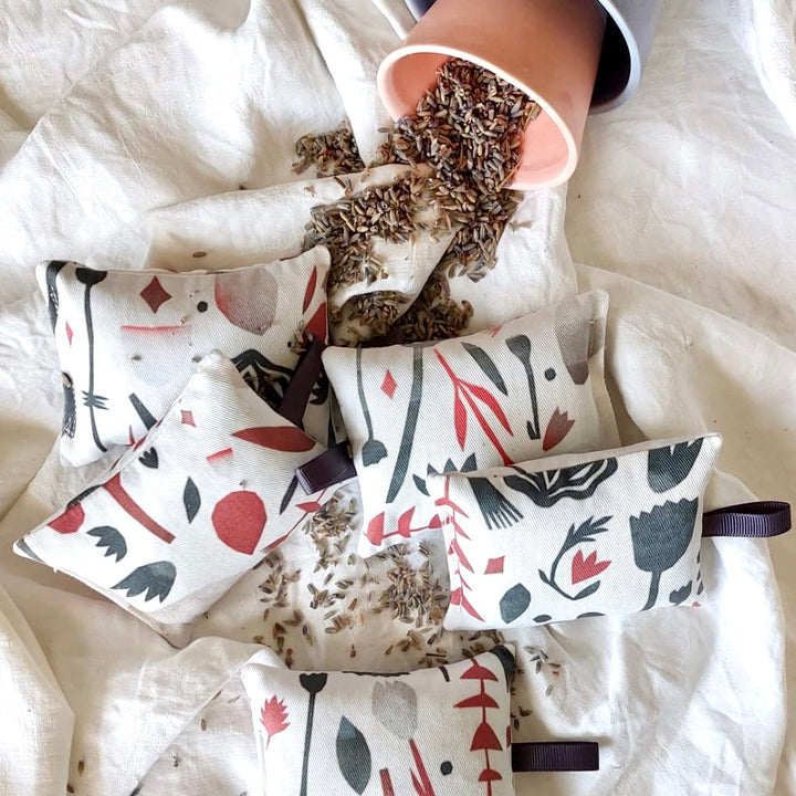 שקיות לבנדר מעוטרות פרחים - מפיץ ריח לארון הבגדים בריח לבנדר