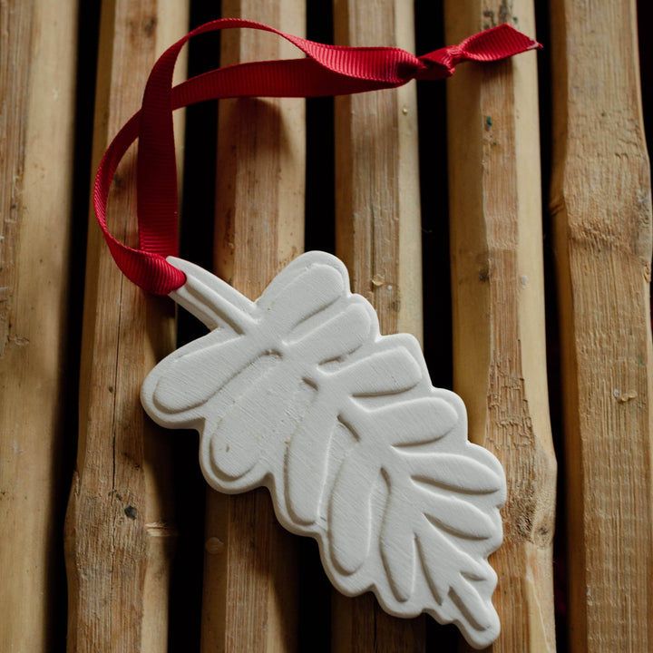 עלה ריח מקרמיקה עם חוט אדום