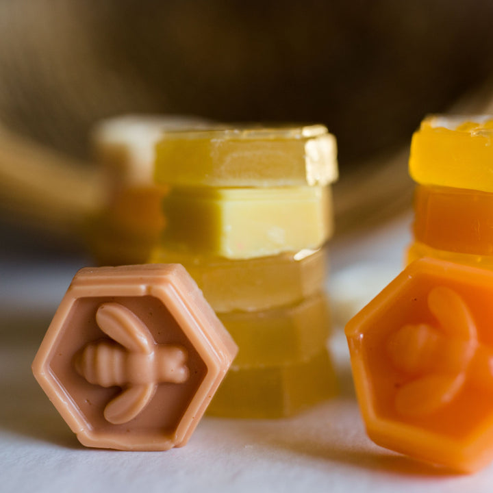 מיני סבון לראש השנה בעיטור דבורה או כוורת